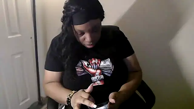 Snapshot of Sexymona1218 chatting on 04-26-26, 05:49 Sexymona1218 online show from 04-26-26, 05:49