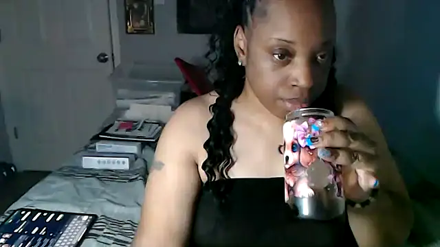 Snapshot of Sexymona1218 chatting on 10-15-25, 04:44 Sexymona1218 online show from 10-15-25, 04:44