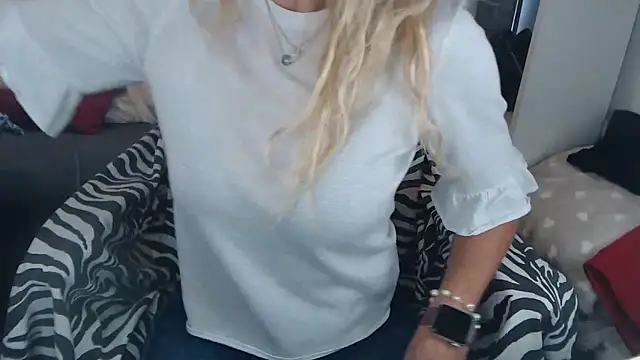 Snapshot of jessica_hot76 chatting on 10-12-25, 03:35 jessica hot76 online show from 10-12-25, 03:35