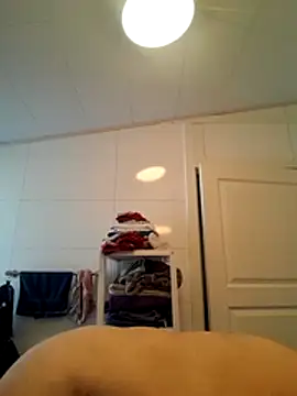 Snapshot of dick81 chatting on 04-10-26, 03:30 dick81 online show from 04-10-26, 03:30