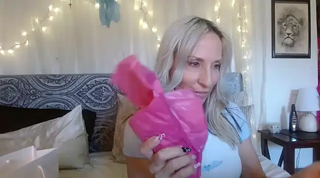 Snapshot of Sweet-Ginger chatting on 03-15-25, 11:17 Sweet-Ginger online show from 03-15-25, 11:17