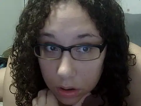 Snapshot of Theplayfulbbw chatting on 04-13-26, 01:42 Theplayfulbbw online show from 04-13-26, 01:42