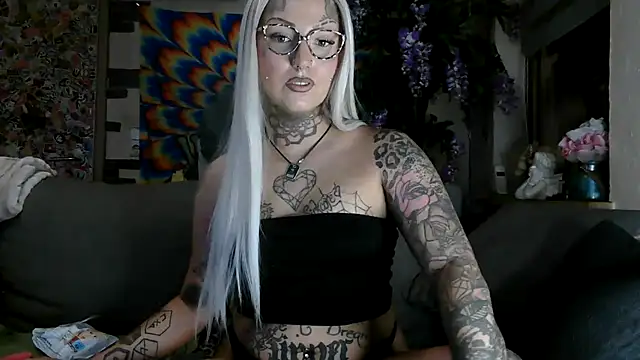 RoxxyInk online show from 11-26-25, 10:32