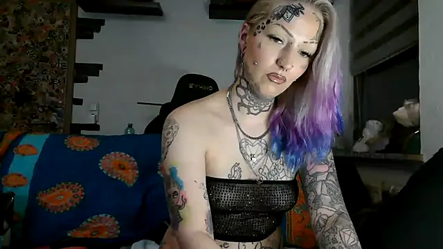Snapshot of RoxxyInk chatting on 05-12-26, 09:32 RoxxyInk online show from 05-12-26, 09:32
