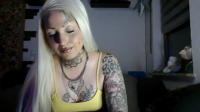 Snapshot of RoxxyInk chatting on 05-09-26, 12:03 RoxxyInk online show from 05-09-26, 12:03