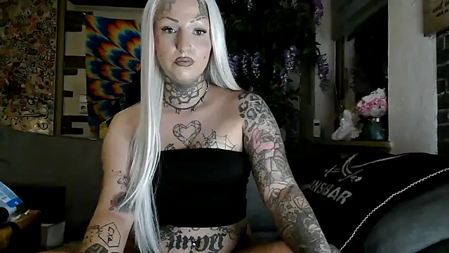 Snapshot of RoxxyInk chatting on 09-09-25, 07:29 RoxxyInk online show from 09-09-25, 07:29