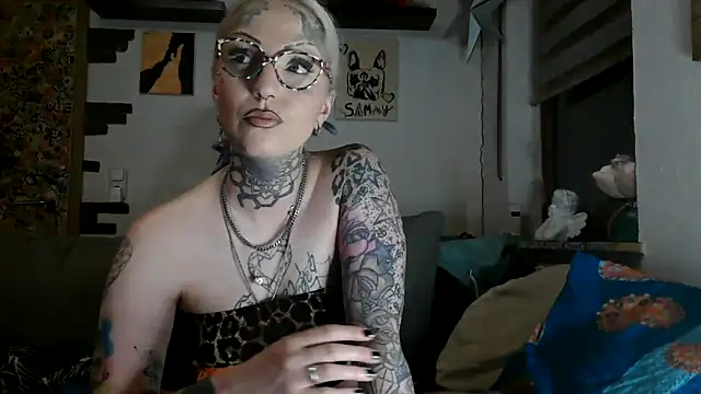 Snapshot of RoxxyInk chatting on 05-26-26, 12:09 RoxxyInk online show from 05-26-26, 12:09
