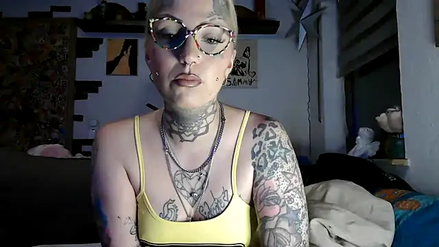 Snapshot of RoxxyInk chatting on 05-31-26, 10:10 RoxxyInk online show from 05-31-26, 10:10