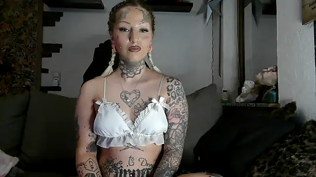 RoxxyInk online show from 03-08-26, 10:02