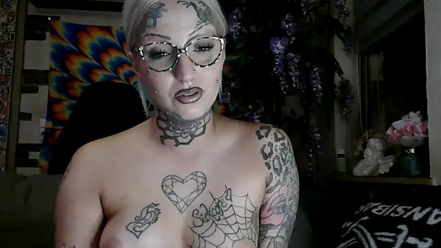 Snapshot of RoxxyInk chatting on 10-22-25, 12:10 RoxxyInk online show from 10-22-25, 12:10