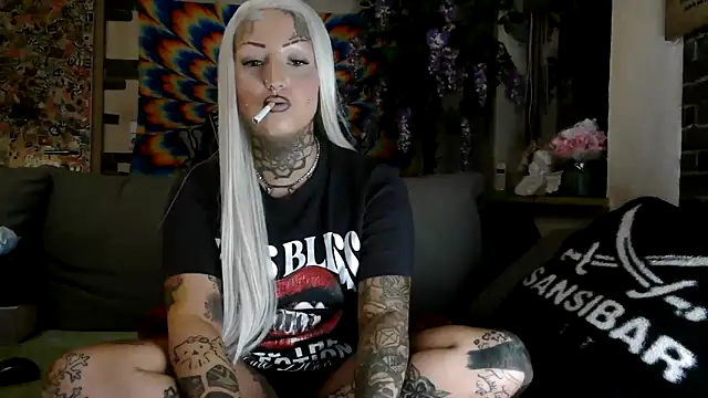 Snapshot of RoxxyInk chatting on 09-22-25, 09:32 RoxxyInk online show from 09-22-25, 09:32