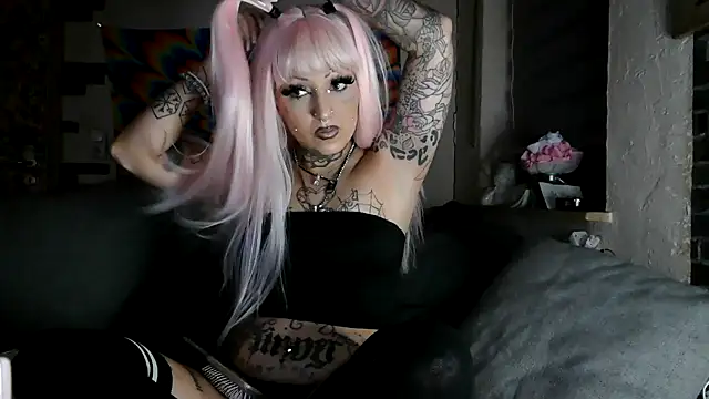 Snapshot of RoxxyInk chatting on 01-22-25, 11:10 RoxxyInk online show from 01-22-25, 11:10