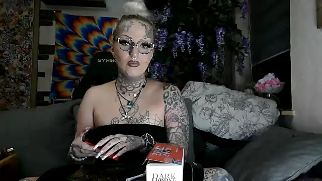Snapshot of RoxxyInk chatting on 02-26-25, 01:57 RoxxyInk online show from 02-26-25, 01:57