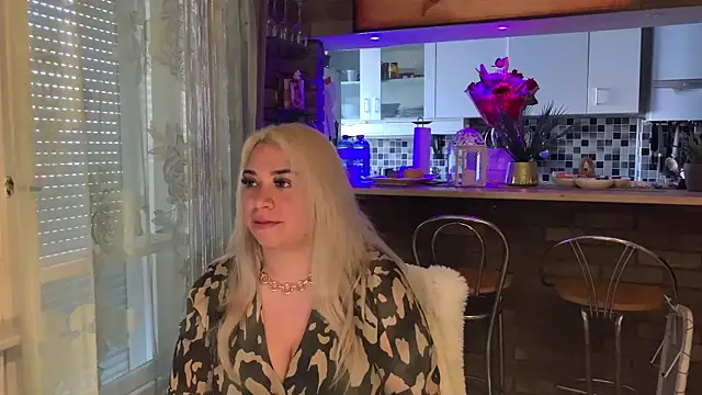 Snapshot of Monageil chatting on 03-10-25, 01:10 Monageil online show from 03-10-25, 01:10