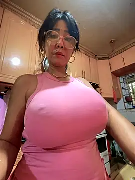 Snapshot of sweetieme chatting on 09-21-25, 01:11 sweetieme online show from 09-21-25, 01:11