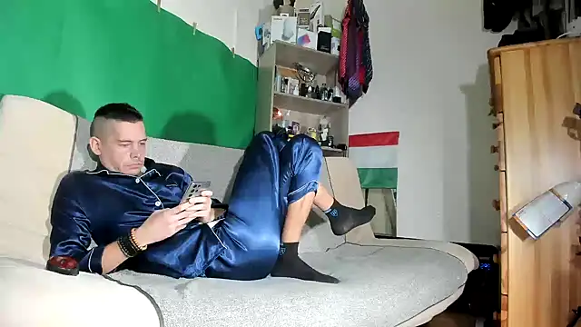 viraglaci18xh online show from 11-19-25, 06:02