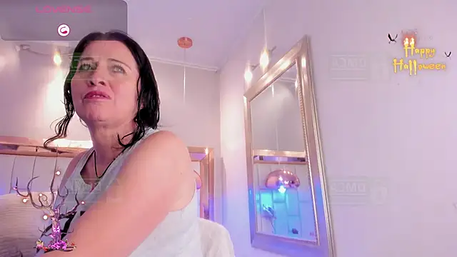 LADY HELLEN online show from 10-28-25, 07:13