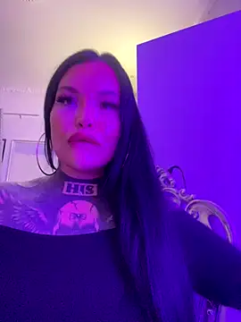 Snapshot of _MelinaCurves_ chatting on 11-15-25, 11:20 MelinaCurves online show from 11-15-25, 11:20