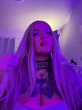 Snapshot of _MelinaCurves_ chatting on 10-02-25, 10:02 MelinaCurves online show from 10-02-25, 10:02
