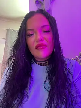 Snapshot of _MelinaCurves_ chatting on 11-30-25, 08:09 MelinaCurves online show from 11-30-25, 08:09