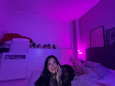 Snapshot of _MelinaCurves_ chatting on 01-25-25, 04:23 MelinaCurves online show from 01-25-25, 04:23