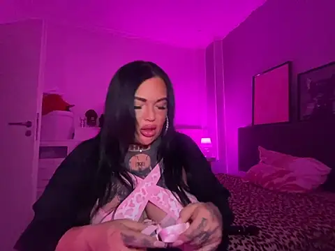 Snapshot of _MelinaCurves_ chatting on 01-14-25, 10:55 MelinaCurves online show from 01-14-25, 10:55