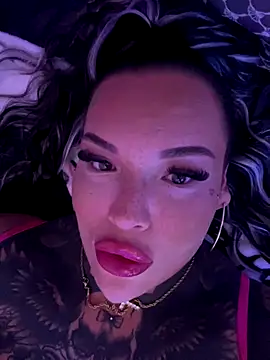 Snapshot of _MelinaCurves_ chatting on 12-13-25, 11:55 MelinaCurves online show from 12-13-25, 11:55