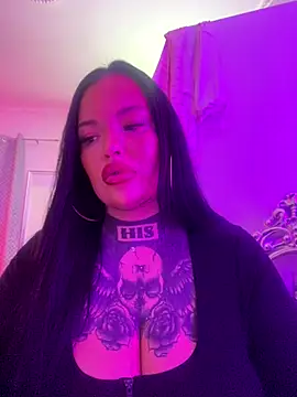 Snapshot of _MelinaCurves_ chatting on 11-28-25, 10:21 MelinaCurves online show from 11-28-25, 10:21