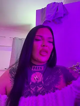 Snapshot of _MelinaCurves_ chatting on 12-02-25, 11:17 MelinaCurves online show from 12-02-25, 11:17