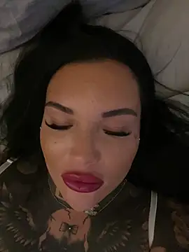 Snapshot of _MelinaCurves_ chatting on 01-11-26, 08:16 MelinaCurves online show from 01-11-26, 08:16