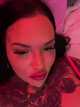 Snapshot of _MelinaCurves_ chatting on 10-28-25, 08:41 MelinaCurves online show from 10-28-25, 08:41