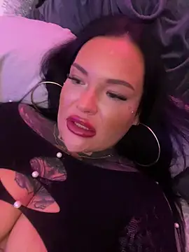 Snapshot of _MelinaCurves_ chatting on 11-13-25, 08:24 MelinaCurves online show from 11-13-25, 08:24