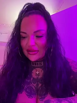 Snapshot of _MelinaCurves_ chatting on 10-10-25, 09:15 MelinaCurves online show from 10-10-25, 09:15