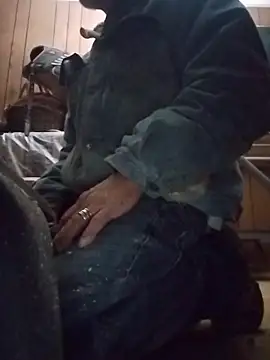 Snapshot of Biknight chatting on 12-16-25, 05:22 Biknight online show from 12-16-25, 05:22