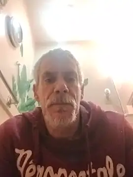 Snapshot of Biknight chatting on 12-15-25, 04:57 Biknight online show from 12-15-25, 04:57