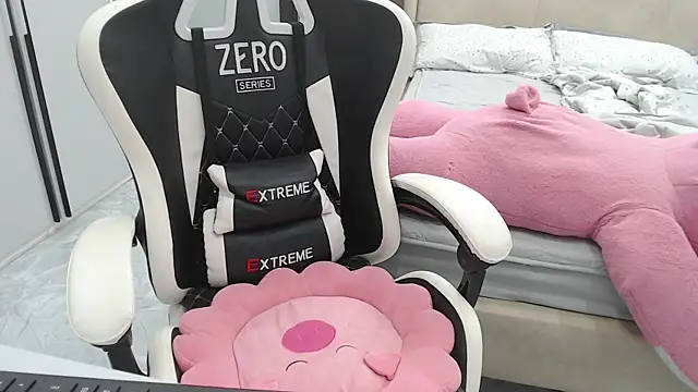 Hanako love online show from 10-23-25, 04:16