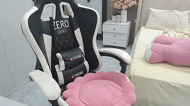 Hanako love online show from 11-30-25, 03:02