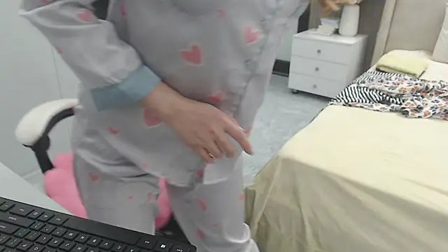 Hanako love online show from 11-20-25, 03:45