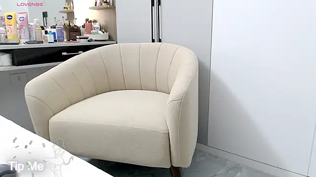 Hanako love online show from 06-19-26, 04:35