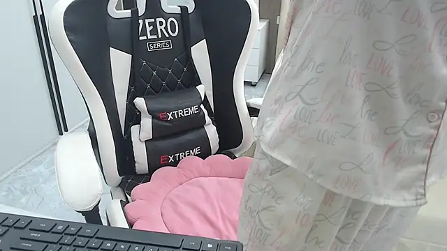 Hanako love online show from 11-23-25, 03:44