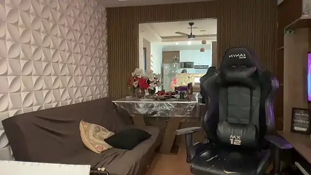 Leilacharlotte online show from 04-10-26, 12:23