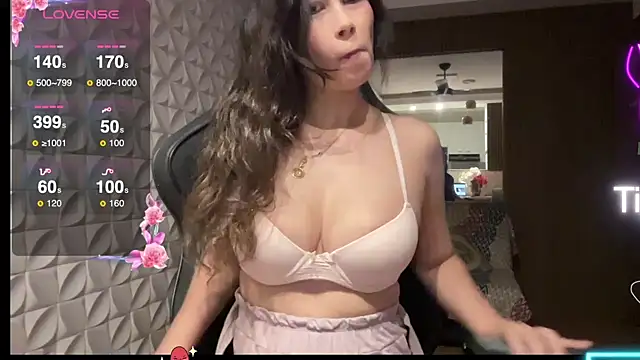 Leilacharlotte online show from 02-12-26, 08:08