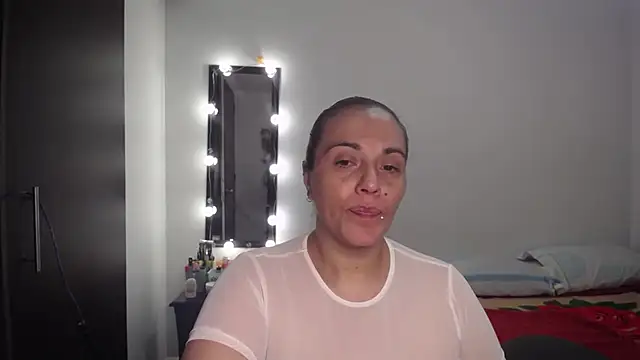 Snapshot of zoe_hotxxx chatting on 10-06-25, 02:18 zoe hotxxx online show from 10-06-25, 02:18