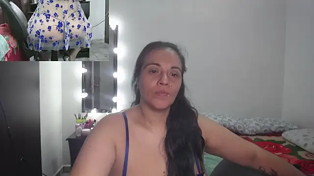 Snapshot of zoe_hotxxx chatting on 03-10-25, 01:43 zoe hotxxx online show from 03-10-25, 01:43