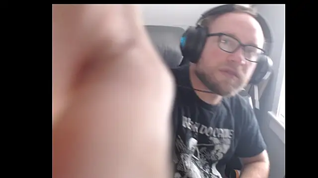 Snapshot of dragonhammer42 chatting on 09-18-25, 07:17 dragonhammer42 online show from 09-18-25, 07:17