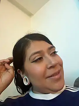 Snapshot of emilyjohanson chatting on 04-21-26, 01:42 emilyjohanson online show from 04-21-26, 01:42