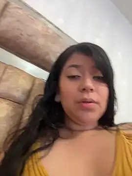 Snapshot of emilyjohanson chatting on 05-15-26, 05:00 emilyjohanson online show from 05-15-26, 05:00