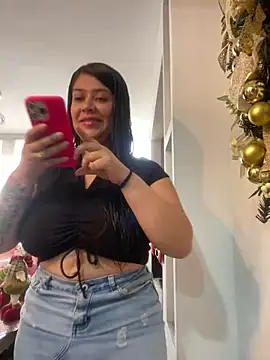 Snapshot of emilyjohanson chatting on 12-30-24, 02:51 emilyjohanson online show from 12-30-24, 02:51