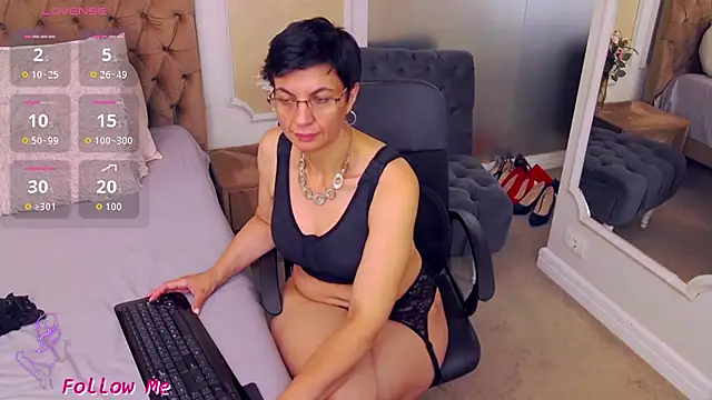 BustyPenellope online show from 06-18-26, 03:05