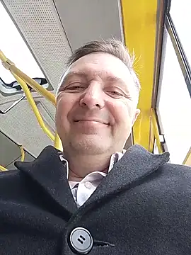 Snapshot of Pokaz2020 chatting on 10-17-25, 08:17 Pokaz2020 online show from 10-17-25, 08:17